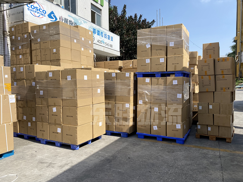 防護(hù)物資出口運輸；口罩裝車運輸?shù)较愀郯咐龍D